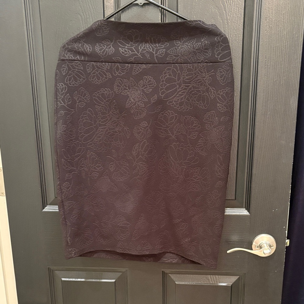 LuLaRoe Plum Floral Jacquard Pencil Skirt